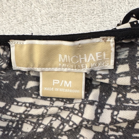 EUC MICHAEL Michael Kors Abstract Top 3/4 length sleeve. Elastic waist and Bands - Picture 2 of 5